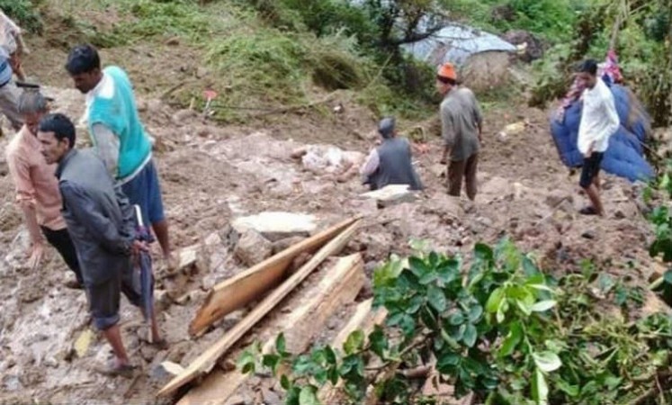 Breaking! Major landslide in Gaurikund, Dozen feared to be buried