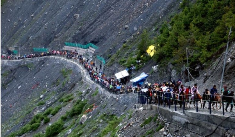 1,181 Pilgrims Embark on Amarnath Yatra from Jammu Camp