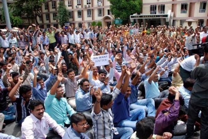 17 lakh government employees on strike in Maharashtra today, services to be affected