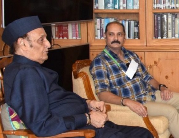 Former Union Minister Karan Singh meets Manoj Sinha
