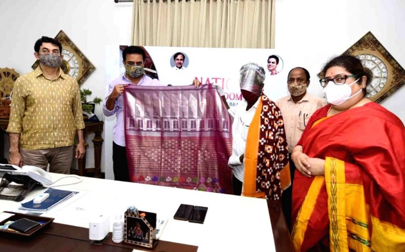 MoU's signed to uplift handloom weavers