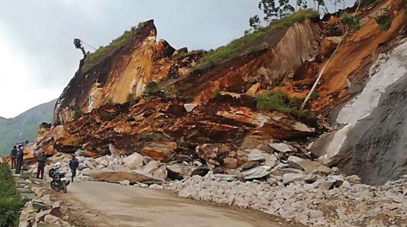 Rains cause destruction in Karnataka leading to landslides