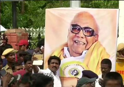 Karunanidhi death Live: 2 dead and 33 injured in scuffle and stampede outside Rajaji Hall