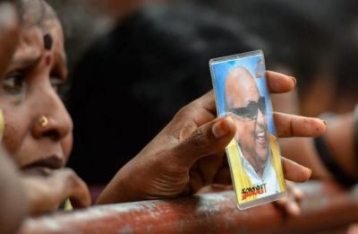 Karunanidhi Death Live Updates: Crowd weeps badly on the demise of Kalaignar, See photos