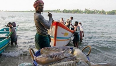 Sri Lankan Navy Arrests 33 Indian Fishermen for Alleged Border Violation