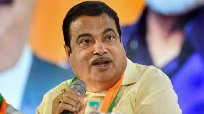 Nitin Gadkari calls for private players to come forward for developing social bonds