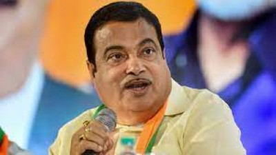 Nitin Gadkari calls for private players to come forward for developing social bonds