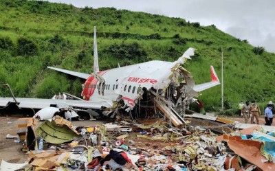 Kerala plane crash: Dead bodies of 16 passengers handed over to family
