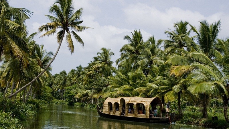 कोविड के मामलों में कमी के कारण केरल में पर्यटन केंद्र खोले गए