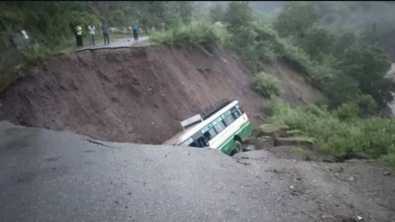 Himachal Rainfall Triggers Landslide Concerns: Over 20 Feared Buried