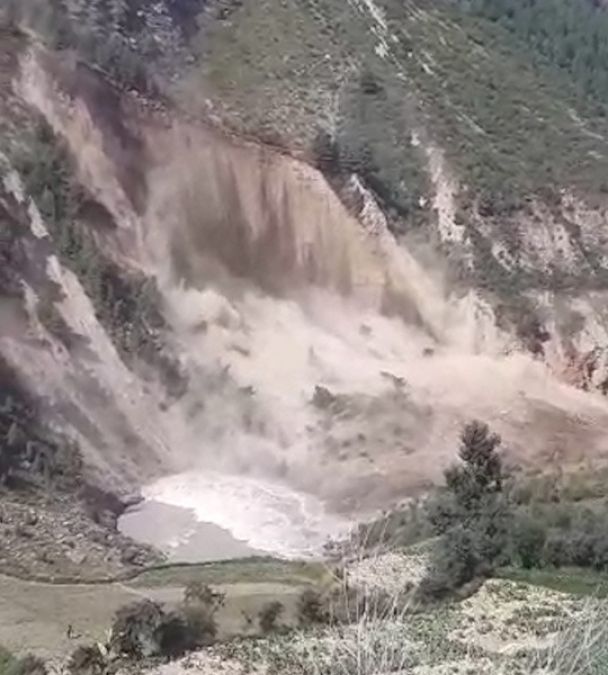 हिमाचल प्रदेश में भूस्खलन के कारण रुका चिनाब नदी का प्रवाह