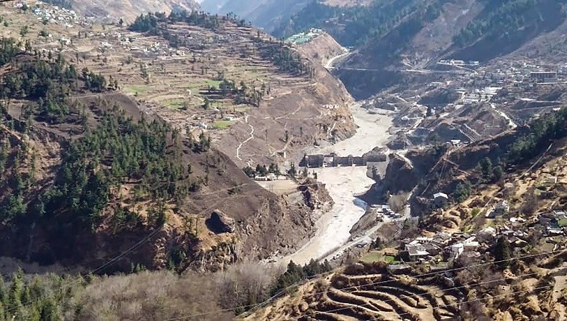U’khand: Part of mountain collapses due to landslide in Joshimath, relief operation in progress