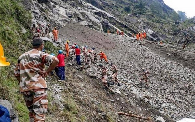 हिमाचल प्रदेश भूस्खलन: मरने वालों का बढ़ा आंकड़ा, अब भी बचाव कार्य जारी