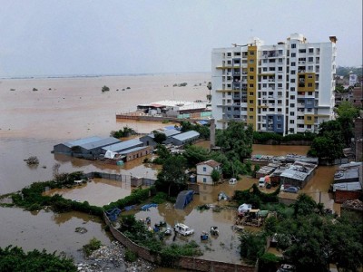 गंगा नदी में बढ़ा पानी का स्तर, बुरी तरह से प्रभावित हुआ जनजीवन