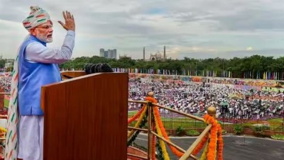 PM Unveils Vishwakarma Scheme, Condemns Dynastic Parties in Red Fort Speech