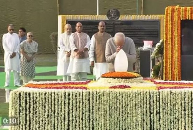 Many veterans, including PM Modi, paid tribute on the death anniversary of Atal Bihari Vajpayee.