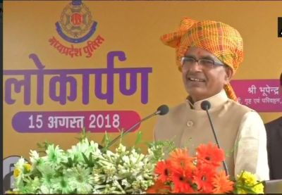 MP CM Shivraj Singh Chouhan launches Dial 100 Police Mobile App to help needy in Emergency