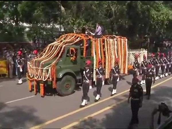 Atal Bihari Vajpayee funeral Live updates: Bharat Ratns Ex PM final journey begins in full state honours