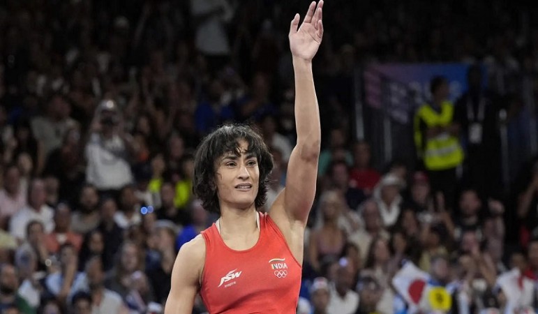 Vinesh Phogat Holds Roadshow in Delhi with Fellow Wrestlers and Politician After Paris Olympics Return