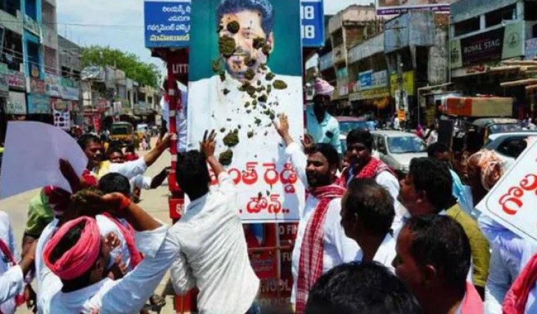 Farmers in Telangana Protest Congress Government Over Unfulfilled Loan Waiver Promises