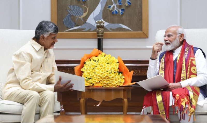 Andhra Pradesh CM Naidu Seeks Urgent Funds for Polavaram and Amaravati Projects During Delhi Visit