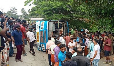 BREAKING! Over 30 Injured as Private Bus Overturns in Thrissur, Kerala