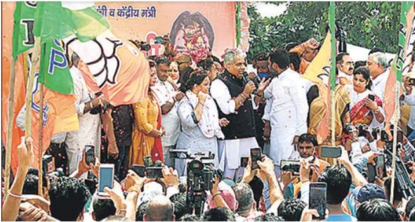 'Jan Ashirwad Yatra': Union ministers Mandaviya, Rupala embarks Gujarat
