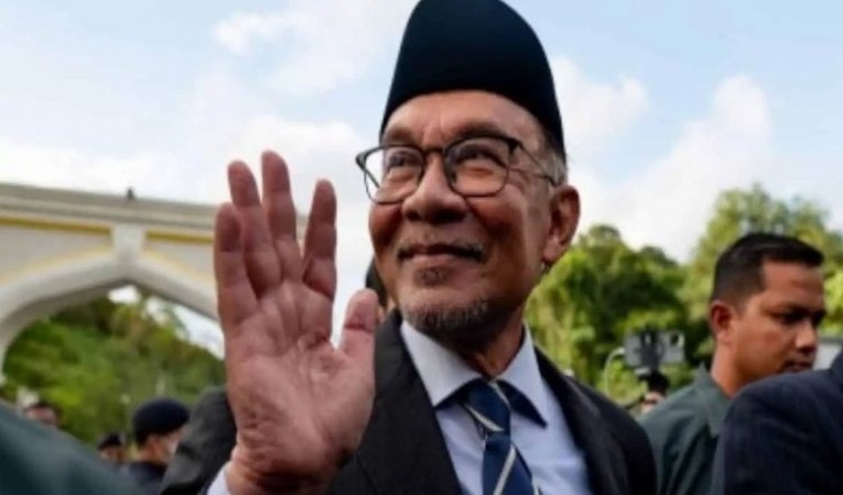 Malaysian PM Anwar Ibrahim Arrives in Delhi for Strategic Talks with India