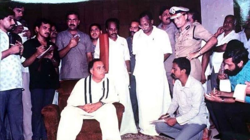 Sonia, Rahul, Manmohan and  top Cong leaders  pay tribute to Rajiv Gandhi on the birth anniversary