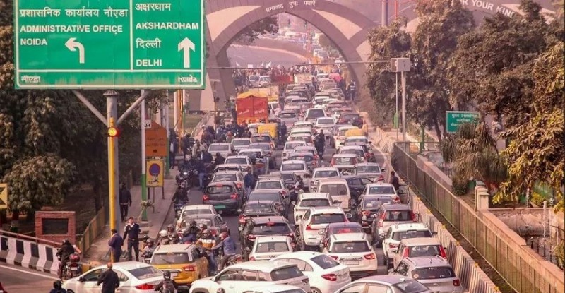 Delhi Traffic Alert: Avoid These Routes Due to Heavy Rain and Waterlogging