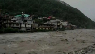 Cloudburst causes floods, Kullu  schools shut due to heavy rain