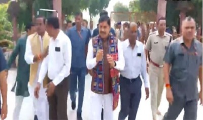 MP Chief Minister Mohan Yadav Visits Shri Kshetra Valmiki Dham Ashram in Ujjain, Offers Prayers for State's Prosperity