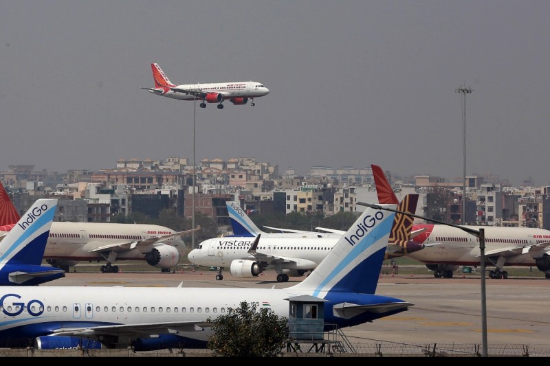 मध्य पूर्व में रास्तों से भटक रहे यात्री विमान ! भारतीय एयरलाइन्स के लिए DGCA ने जारी की एडवाइजरी