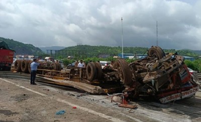 BREAKING! Tragedy on Mumbai-Pune Expressway: 2 Dead, 4 Injured