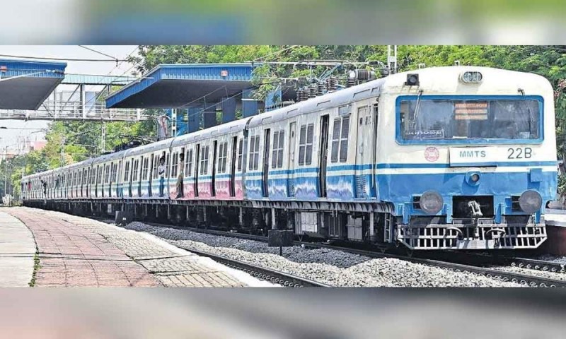 चेरलापल्ली, मलकाजगिरी, लिंगमपल्ली से की गई और ट्रेनों को शुरू करने की मांग