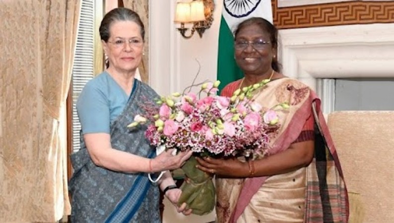 Sonia Gandhi meets President Droupadi Murmu