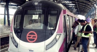 दिल्ली मेट्रो ने मौजूदा पारंपरिक लाइटों को एलईडी यूनिट से बदला