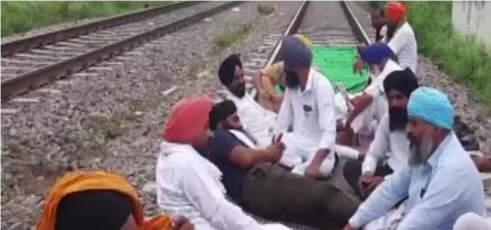 Farmers' protest continues: 27 trains cancelled in Punjab