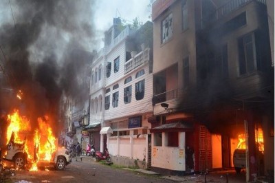 काली मंदिर में तोड़फोड़ से उबला त्रिपुरा, प्रदर्शनकारियों ने वाहनों और घरों में लगाई आग