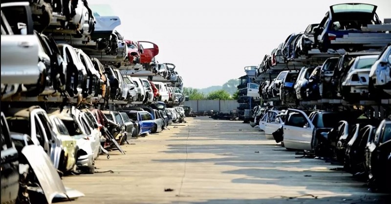 Scrap Your Old Vehicle and Save: Gadkari Unveils New Discounts  for Old Car Scrappage