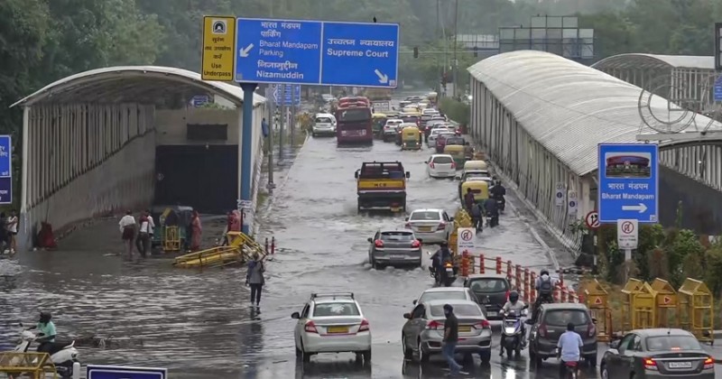 Heavy Downpour Brings Delhi to a Standstill: Roads Submerged, Traffic in Turmoil