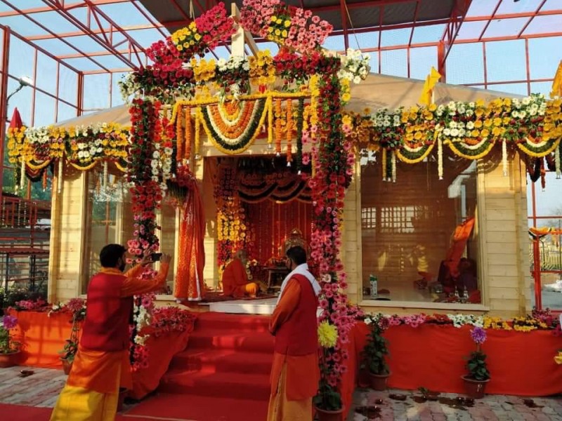 Ayodhya: President Kovind worships Ram Lalla in makeshift temple