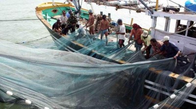 Puducherry: Tension in villages as fishermen clash over banned fishing net