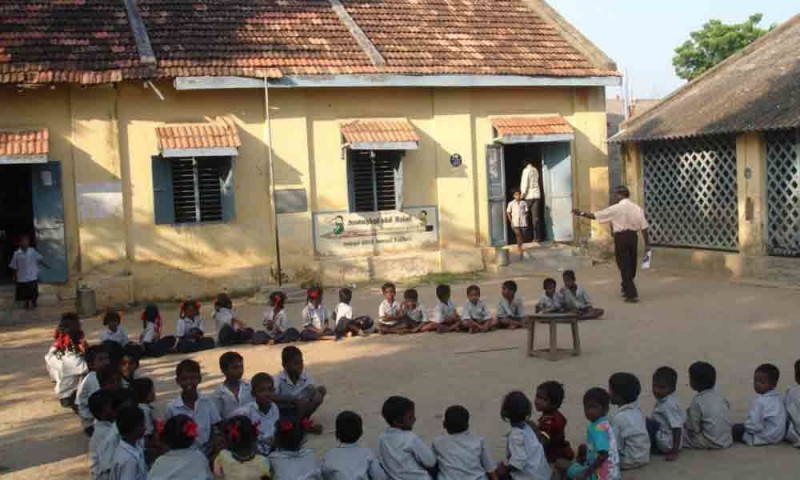 Teaching activity in government schools of the country is overshadowed.