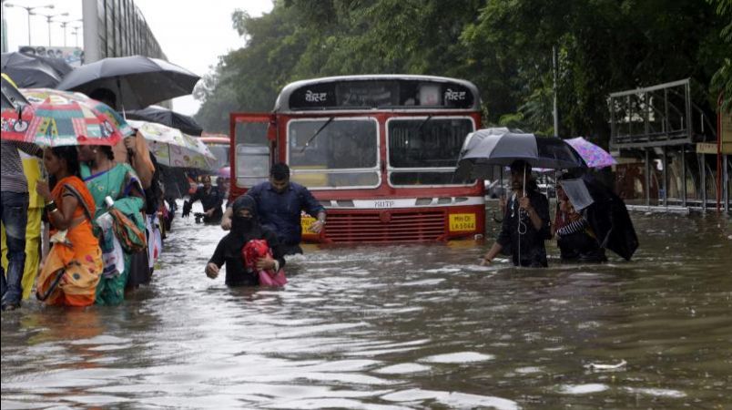 Mumbai Flood: 5 died and 7 missing, Warning of heavy rain is issued