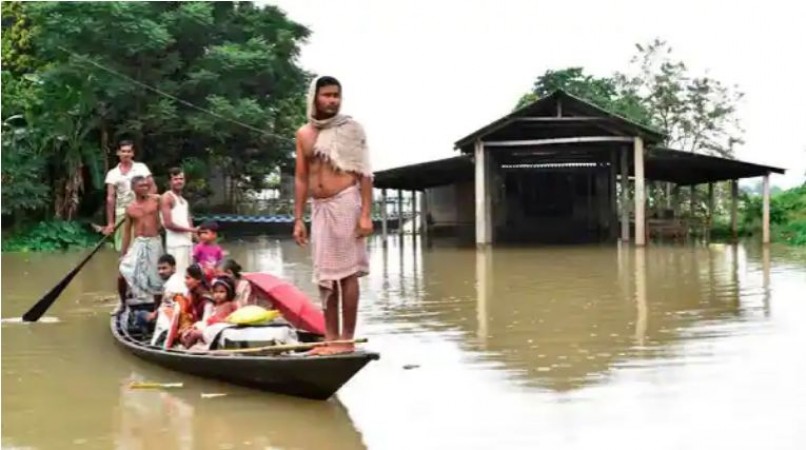 Floods: More than 3.5 lakh people across 21 districts in Assam