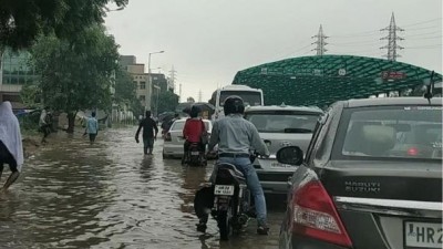 Heavy rains in Gurugram, blocks  traffic movements in many areas