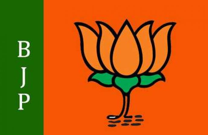 Lotus blossoms again in UP civic polls, Congress loses Amethi