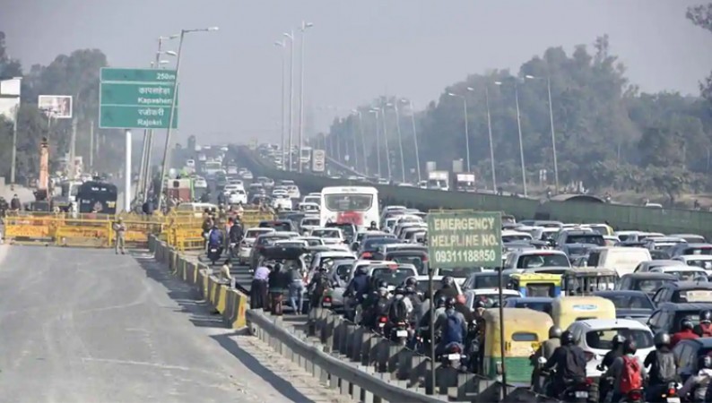 Delhi witness High traffic jam, Mukarba Delhi-Noida road opens