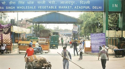 दिल्ली आजादपुर मंडी में किसानों की नाकेबंदी से बढ़ रही परेशानी